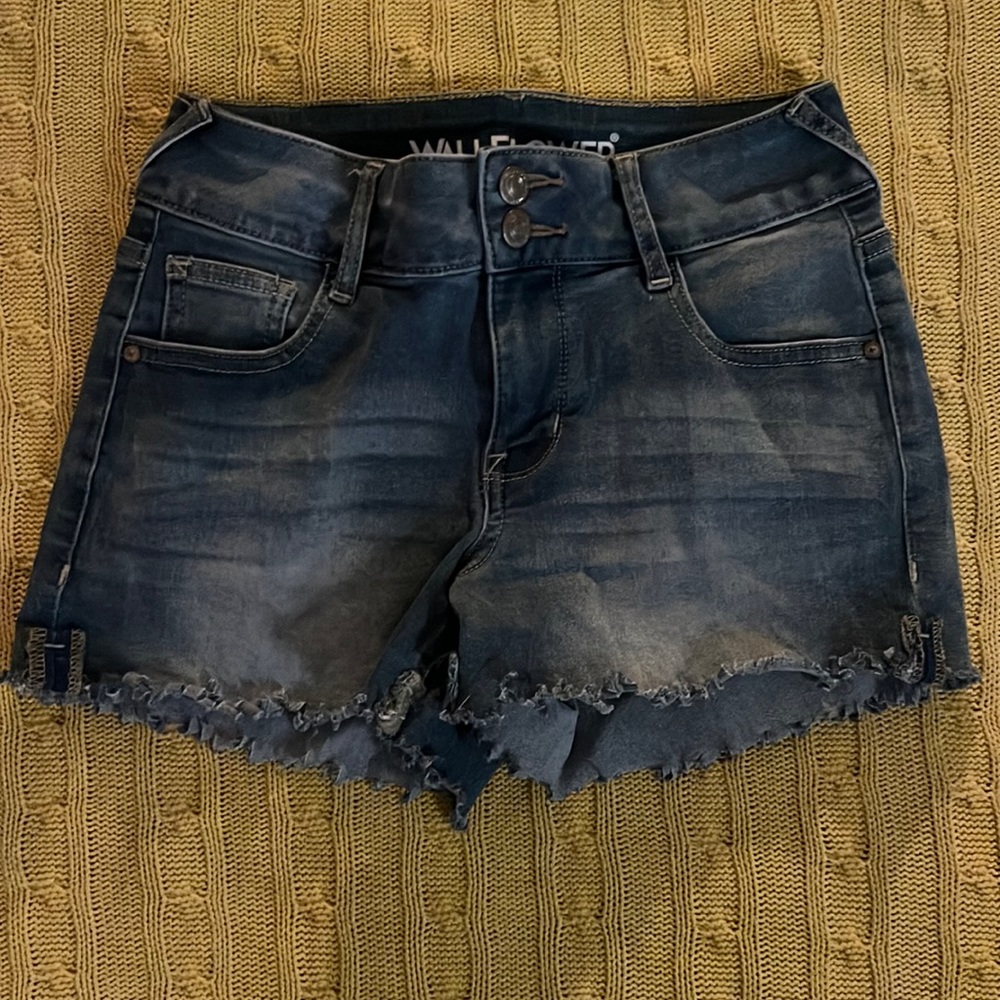 WALLFLOWER jean shorts size 3.